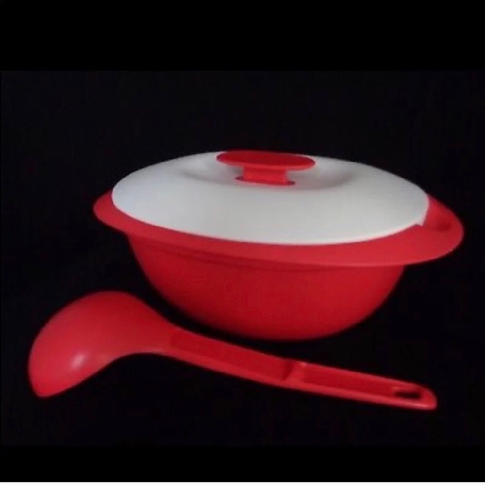Red Tupperware with spoon